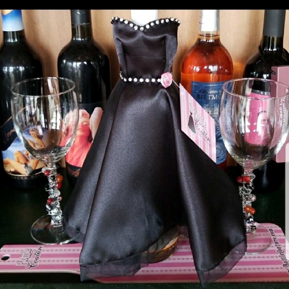 Wine Bottle Cover - Little Black Dress 🍷